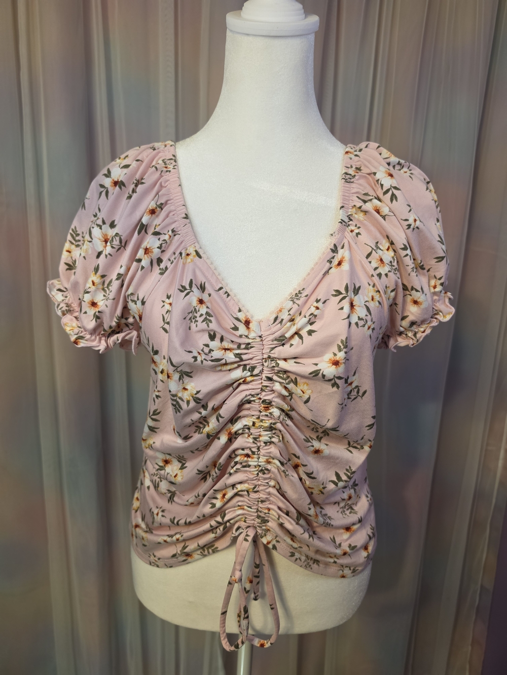 No Boundaries Pink White Scalloped Floral Ruched V-Neck Crop Top Size XL (15-17)